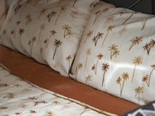 Load image into Gallery viewer, 3-in-1 Queen size doona set
