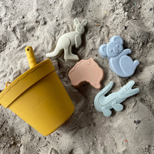 Load image into Gallery viewer, Little Wanderers Beach Bucket Set
