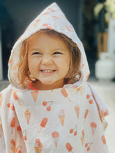 Load image into Gallery viewer, Kids hooded beach towel
